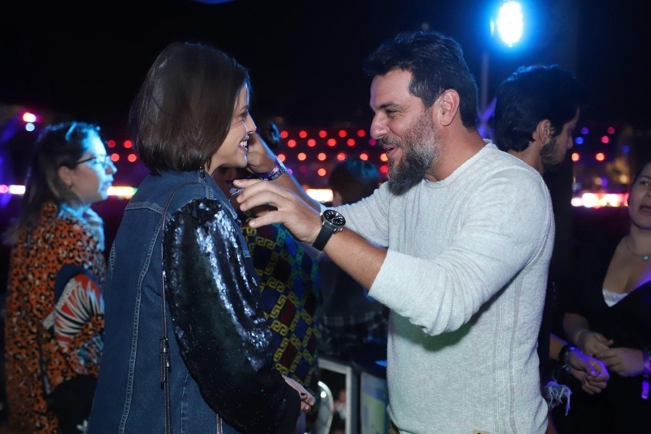 Agatha Moreira encontra o ator Rodrigo Lombardi e os dois se abraçam - Daniel Pinheiro/AgNews