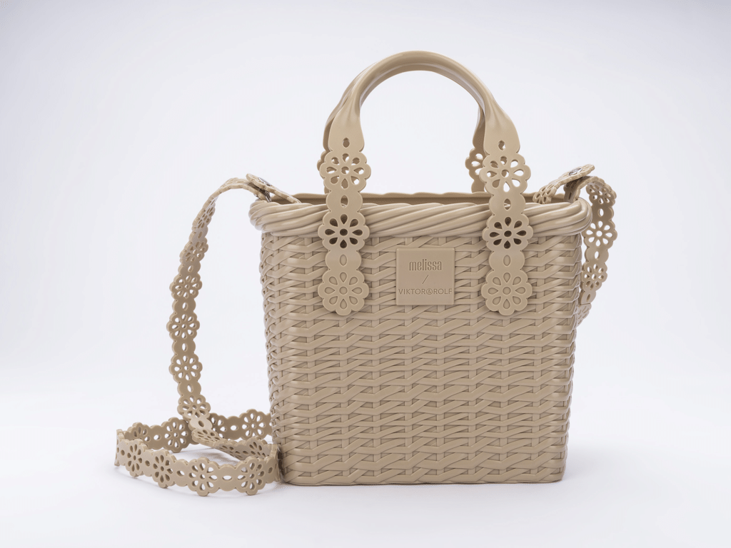 Melissa lança parceria com Viktor&Rolf durante semana de moda de Paris ...