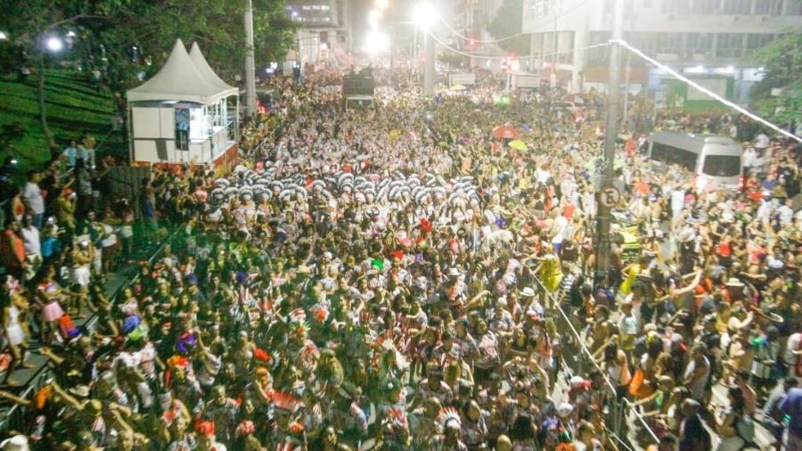 Multidão acompanha Cacique de Ramos, tradicional bloco carnavalesco do Rio de Janeiro - Marcelo de Jesus/UOL