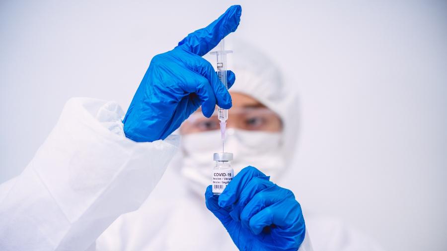 Depois de prontas, as vacinas sairão do laboratório em caixas especializadas, muito bem isoladas, carregadas de gelo seco - Getty Images
