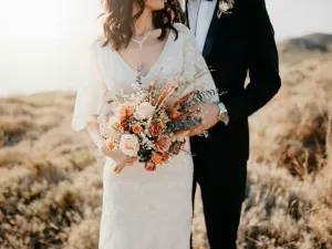 Vestido de noiva, aliança, bolo: o que há por trás de sonhos com casamento