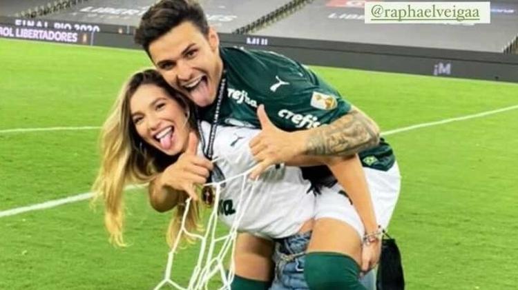 Raphael Veiga posta foto com Bruna Santana e indica retomada do casal