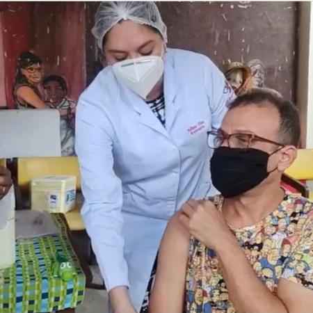 Ex-BBB Daniel Rolim recebe segunda dose da vacina covid-19 - Reprodução/Instagram 