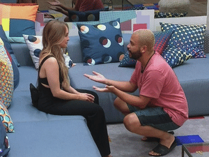 BBB 21: Projota se ajoelha para falar com Carla - Reprodução / Globoplay - Reprodução / Globoplay
