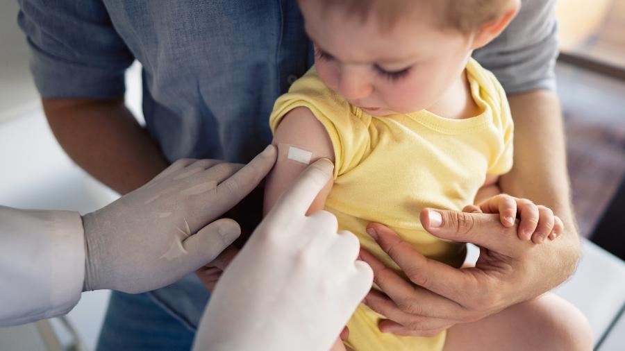 Prefeitura de SP e Prefeitura do RJ começam a vacinar hoje crianças de seis meses a dois anos com comorbidades; também recebem a 1ª dose crianças com deficiência permanente, indígenas e imunossuprimidas - iStock