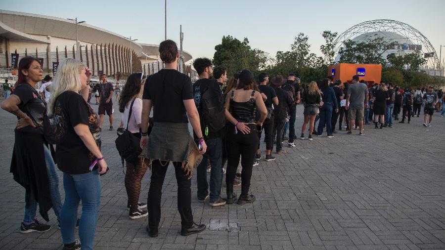 Fãs enfrentam filas de até 2 horas por brindes no Rock in Rio - Júlio César Guimarães/UOL