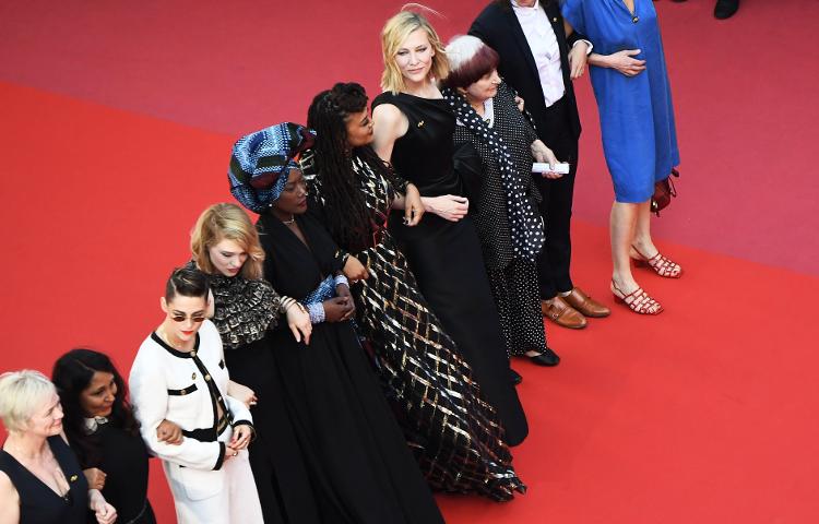 Cate Blanchett protestou, junto a outras atrizes, contra a falta de mulheres diretoras na história do Festival de Cannes