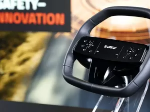 'Volante do futuro' é revelado com tela embutida e traz airbag diferente