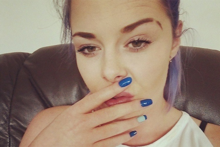 Sobrancelhas com fendas - Reprodução/Instagram/@gina.simmonds