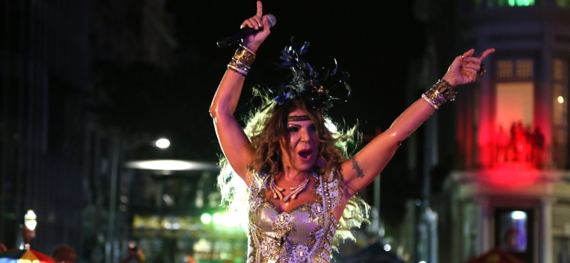 Elba Ramalho no Carnaval 2015, em show no palco do Marco Zero, no Recife - Eduardo Queiroga /UOL