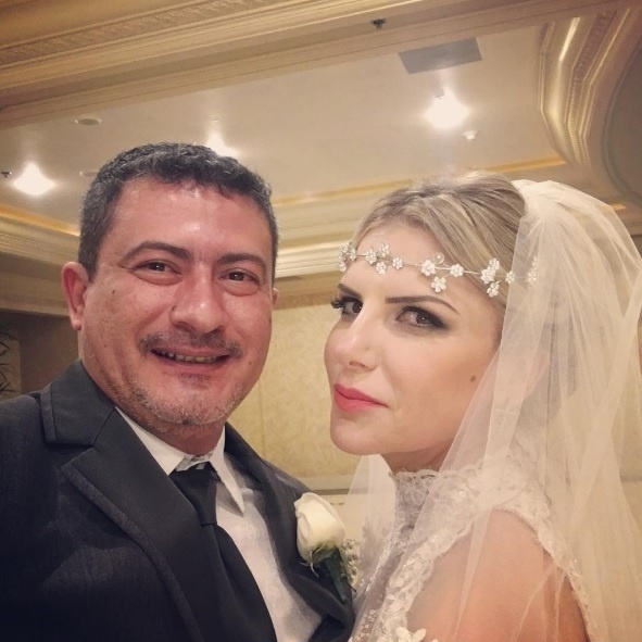 8.ago.2016 - Intérprete do boneco Louro José, Tom Veiga renova os votos de casamento em Las Vegas, Estados Unidos - Reprodução/Instagram/segredim_da_ale