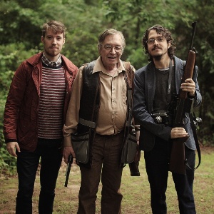 Produtor Matheus Bazzo, o protagonista do filme, Olavo de Carvalho, e o diretor Josias Teófilo durante filmagem da caça diária do filósofo - Divulgação - Divulgação
