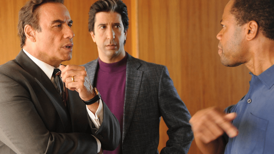 John Travolta, David Schwimmer e Cuba Gooding Jr. em cena da série "American Crime Story: The People v. O.J. Simpson"