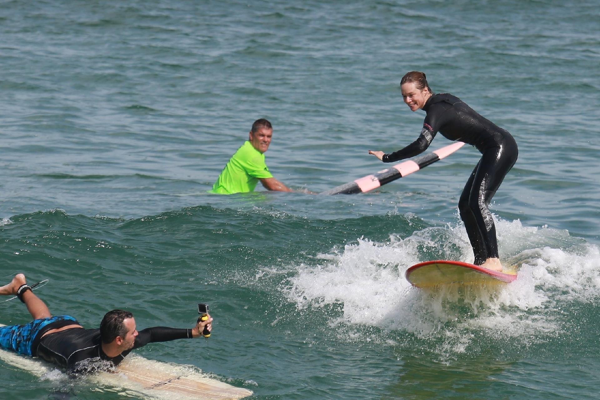 Mariana Ximenes faz aula de surfe no Rio de Janeiro - Dilson Silva/AgNews