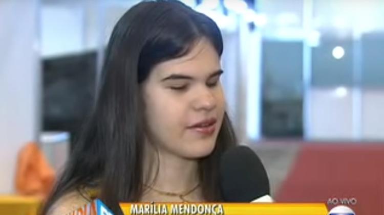 A pernambucana Marília Mendonça foi confundida com sua homônima sertaneja durante jornal local - Reprodução - Reprodução