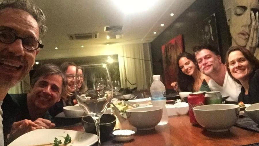 Fabio Assunção com colegas de elenco de "A Fórmula" - Reprodução/Instagram