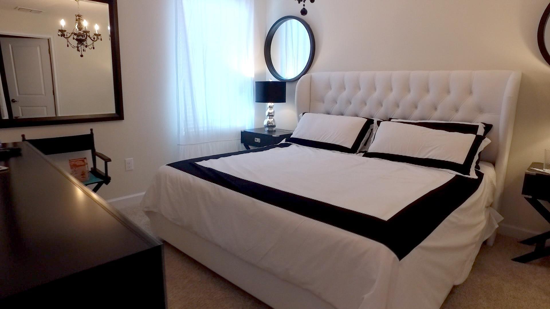 Quarto da mansão de Larissa Manoela recebeu decoração clean e ganhou o tema "camarim" - Divulgação/SBT