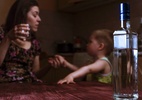 Pais devem evitar beber álcool na frente dos filhos? - iStock
