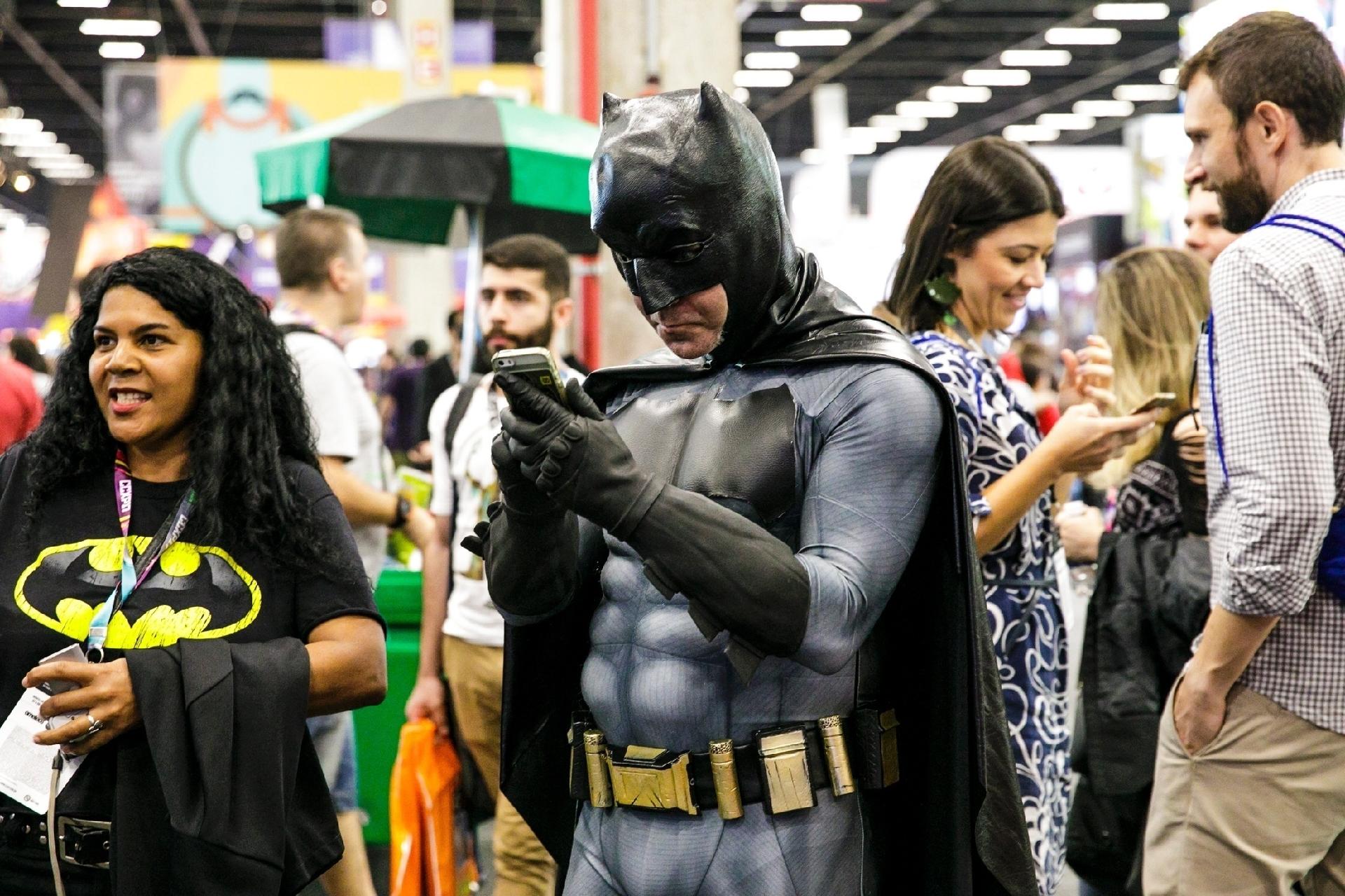 "Santa internet lenta, Robin!" - Mariana Pekin/UOL