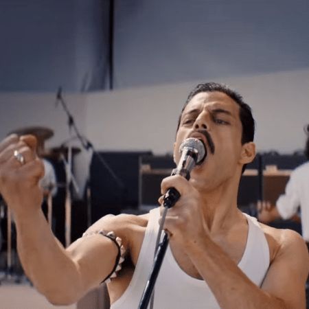 Rami Malek como Freddie Mercury em "Bohemian Rhapsody" - Reprodução