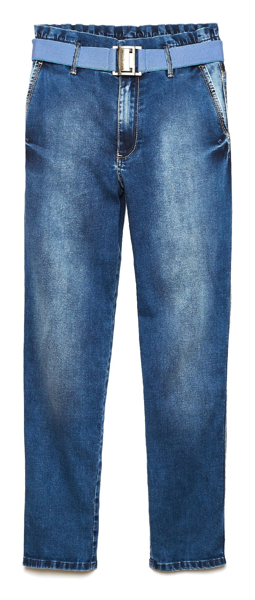 Calça jeans de lavagem estonada com elástico cintura e cinto de elástico, R$ 349, Damyller, www.damyller.com.br - Divulgação