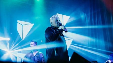 Bernard Sumner em show do New Order - Joshia Hanford