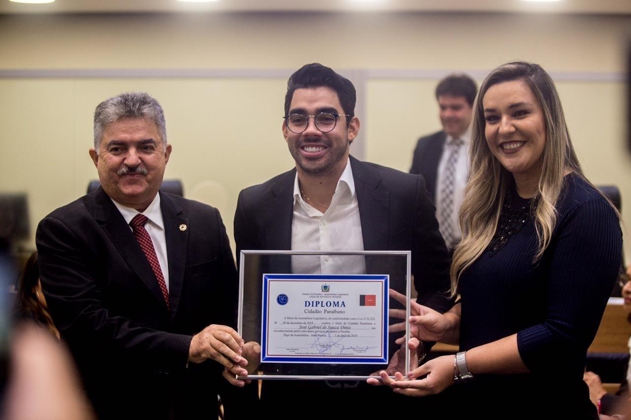 Gabriel Diniz é homenageado na Assembleia Legislativa da Paraíba, recebendo título de cidadão paraibano - Reprodução