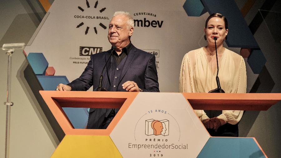 Antônio Fagundes e Leandra Leal foram os apresentadores da cerimônia de premiação do Empreendedor Social 2019 - Reinaldo Canato/Folhapress