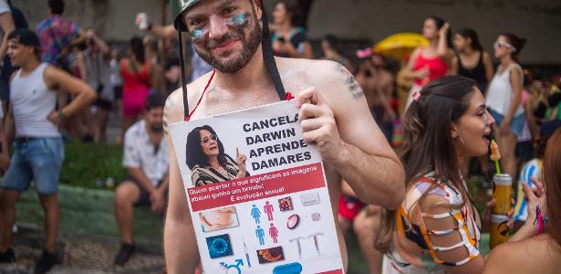 No carnaval de Damares na ONU, fantasia de democracia não convenceu