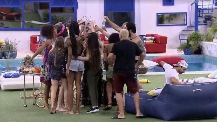 Comes e bebes animam a casa - Reprodução/ Globoplay - Reprodução/ Globoplay