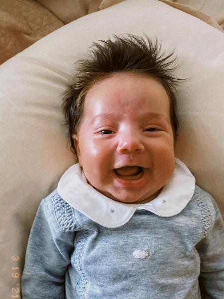 Gabi Brandt compartilhou em seu Instagram uma foto do filho caçula todo feliz - Reprodução/ Instagram @gabibrandt