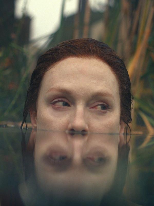 Julianne Moore em cena do primeiro episódio de 'Lisey's Story', da Apple