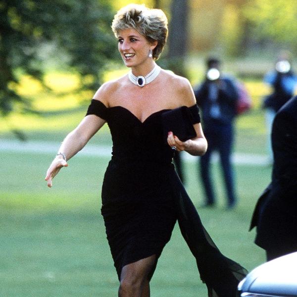 Princesa Diana chegando à Galeria Serpentine, em Londres, em junho de 1994