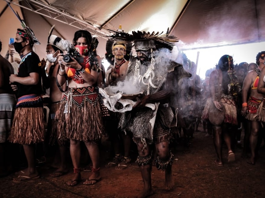 Questão indígena aproxima Bolsonaro de militares e inflama 7/9