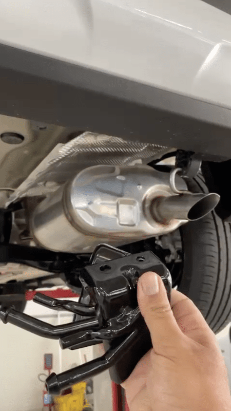 Suporte escapamento marmita Toyota Corolla Cross - Reprodução - Reprodução