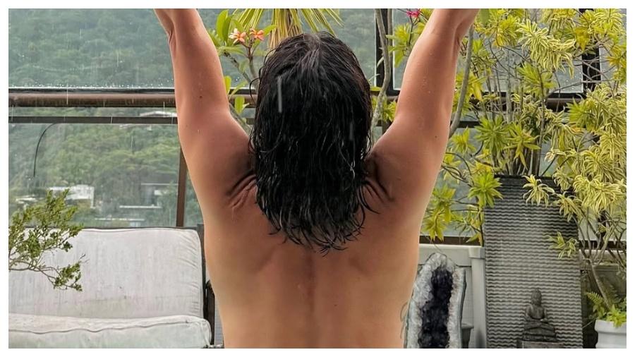 Carol Castro posou de topless