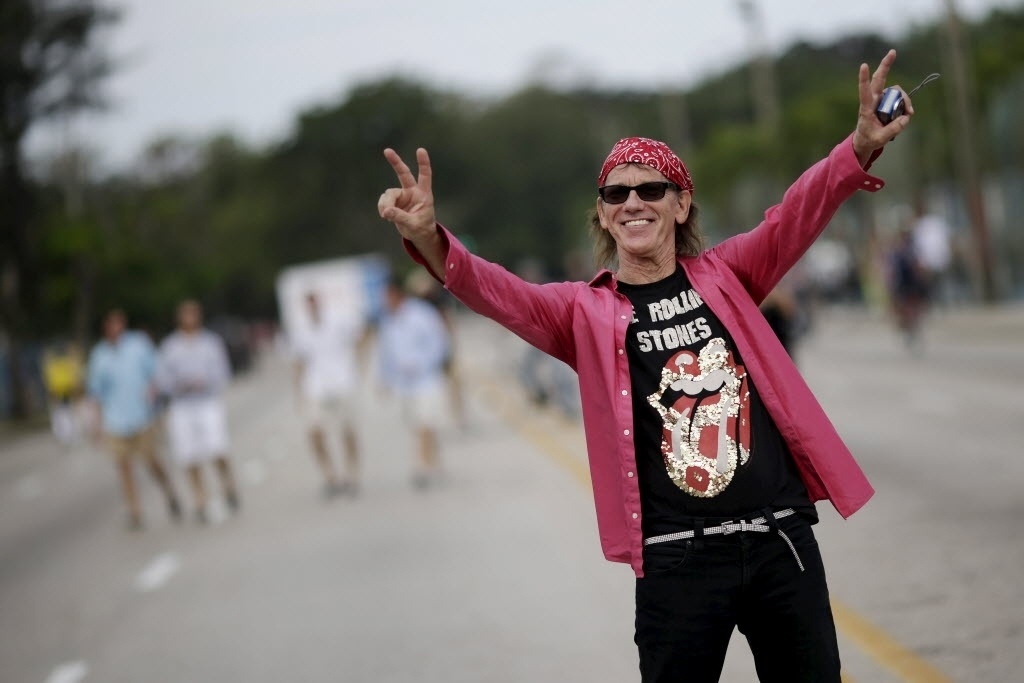 25.mar.2016 - Fã aguarda show gratuito dos Rolling Stones na Cidade Esportiva em Havana, Cuba - Reuters
