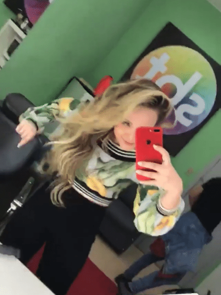 Larissa Manoela se empolga no camarim do SBT - Reprodução/Instagram - Reprodução/Instagram