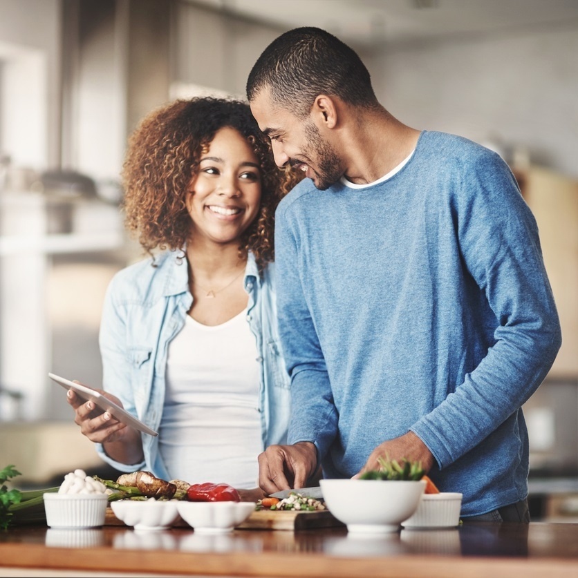 Site de namoro entre vegetarianos é advertido por ter várias pessoas que  comem carne