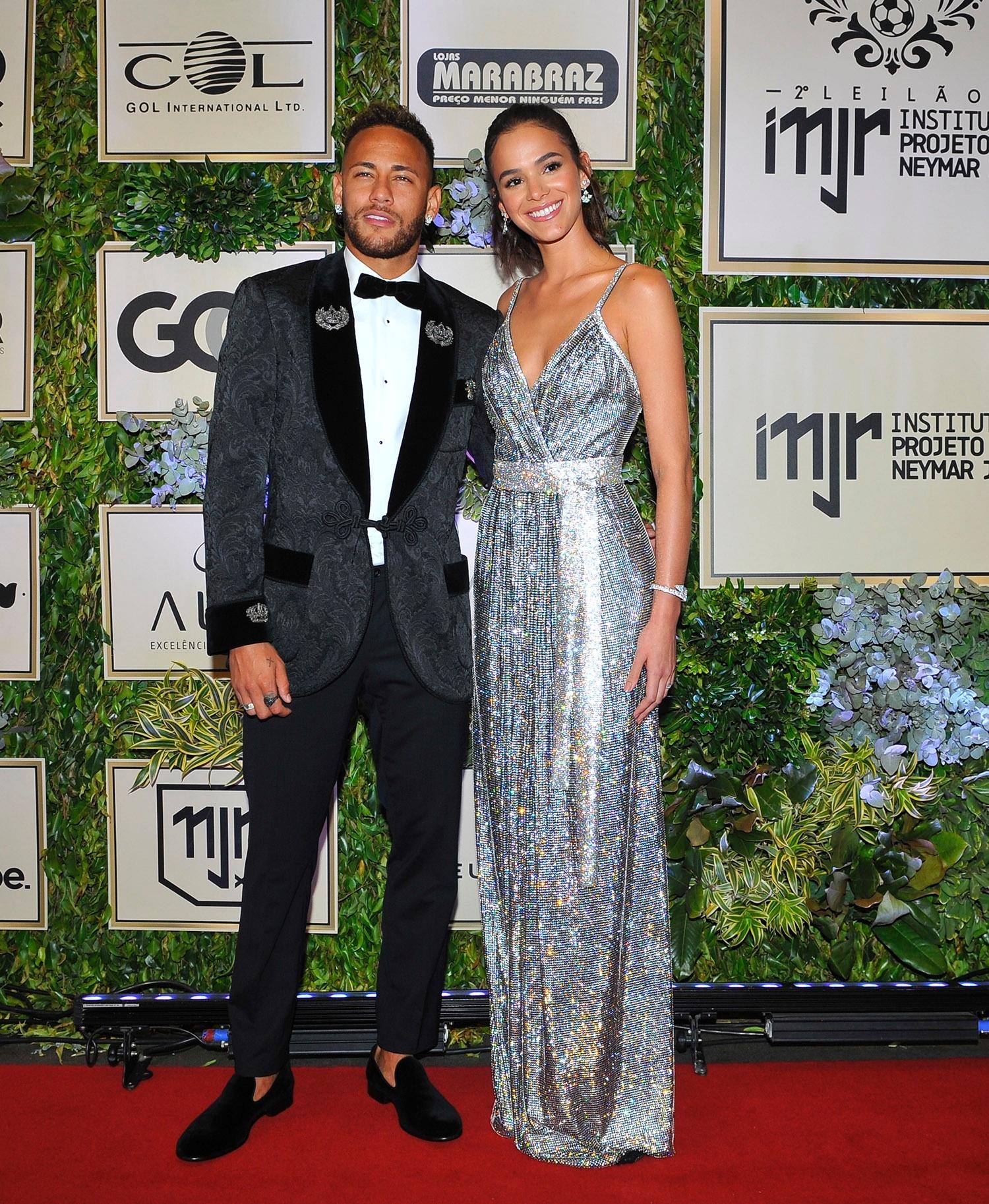 Bruna Marquezine e Neymar chegam juntos a evento promovido pelo Instituto Neymar Jr., em São Paulo, nesta quinta-feira (19) - Imagem/Brazil News