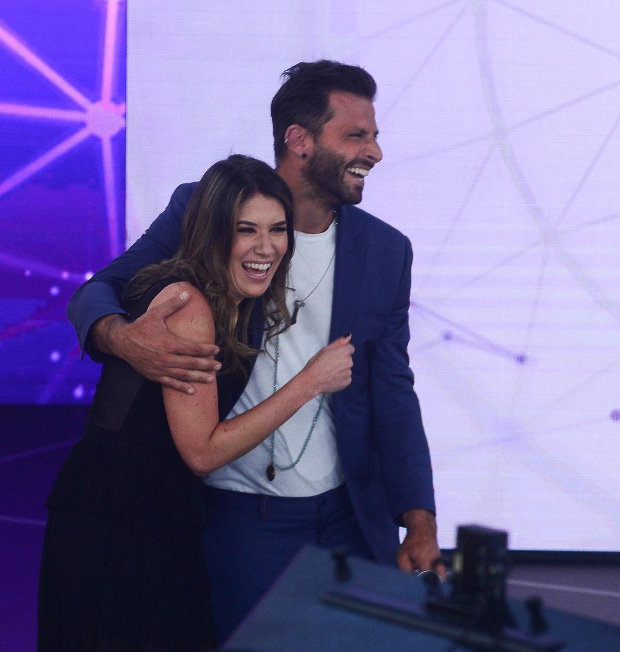 Patricia Abravanel "empurra" Henri Castelli para a irmã, Rebeca Abravanel - Francisco Cepeda/AgNews