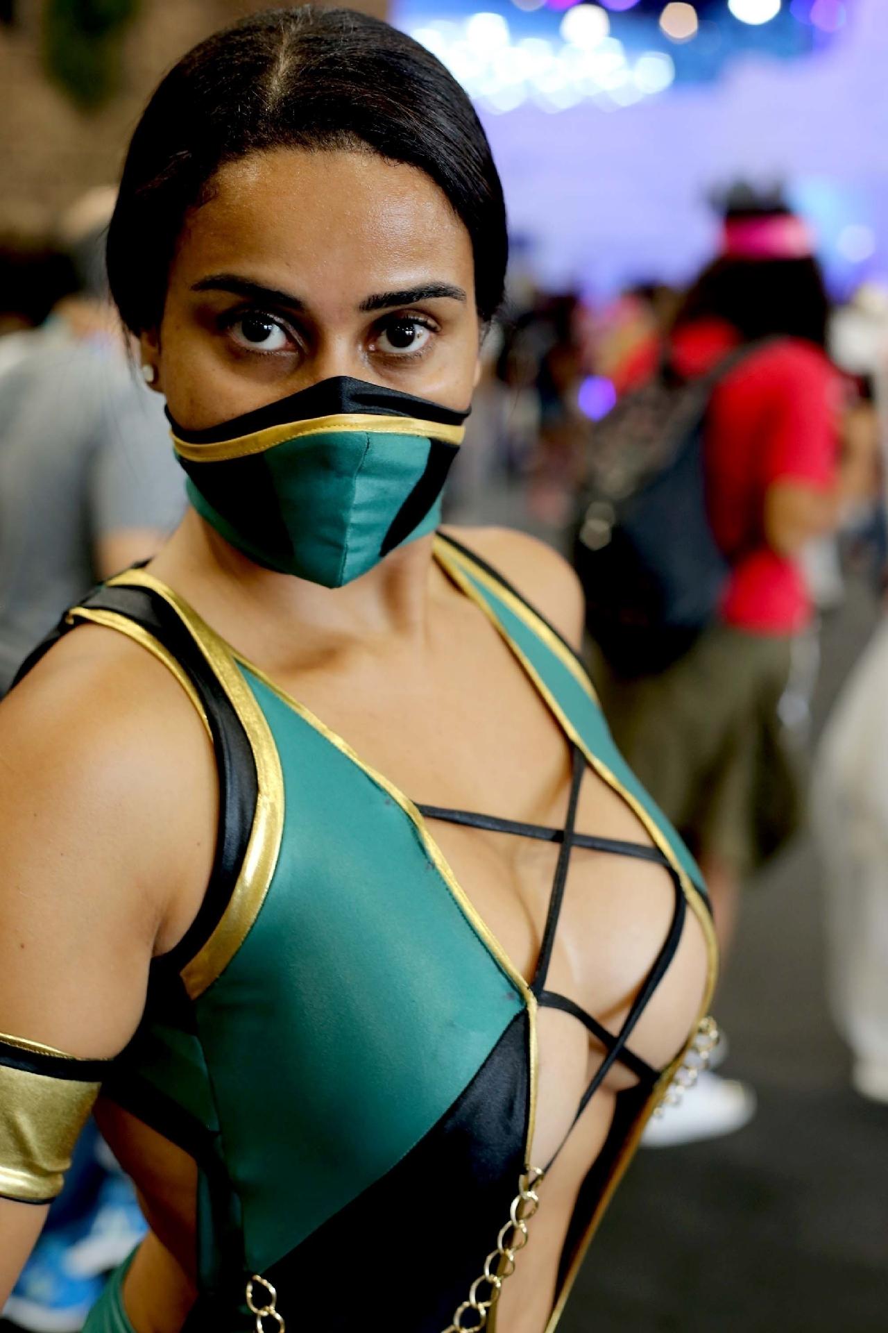 Mulher faz cosplay de Jade, de Mortal Kombat - Roberto Vazquez/Futura Press/Estadão Conteúdo