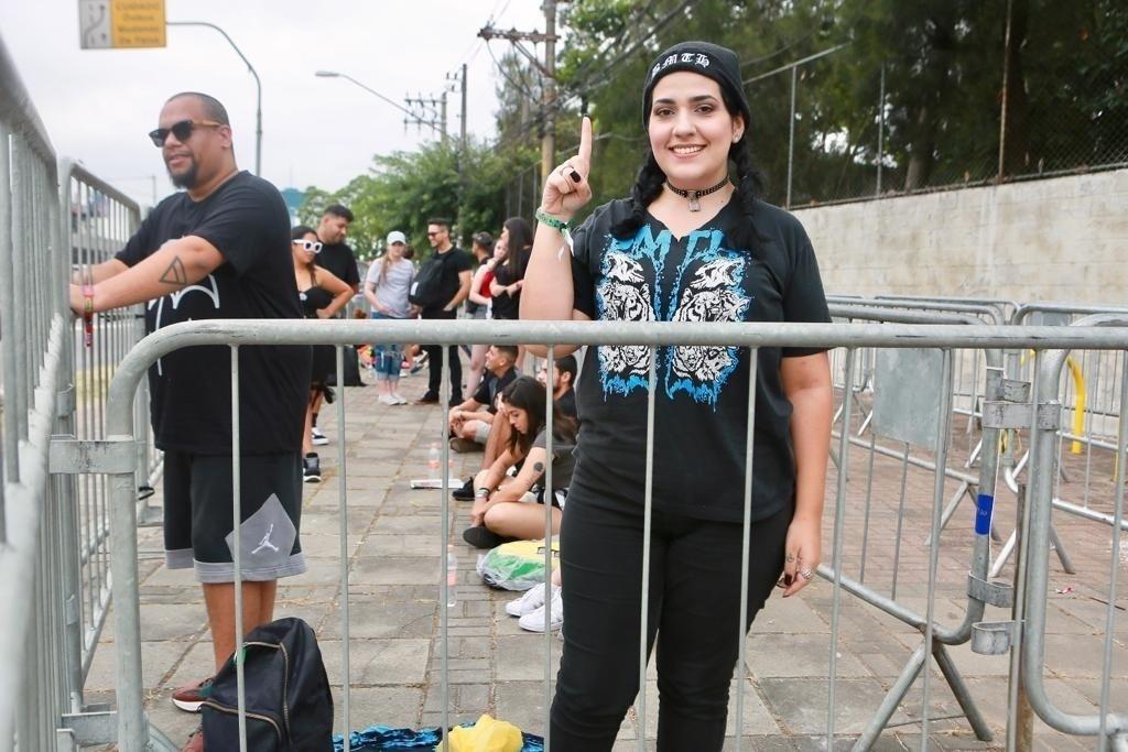 Helen Diniz, 23, fã de Bring me the Horizon foi a primeira da fila no sábado de Lollapalooza - Iwi Onodera/UOL