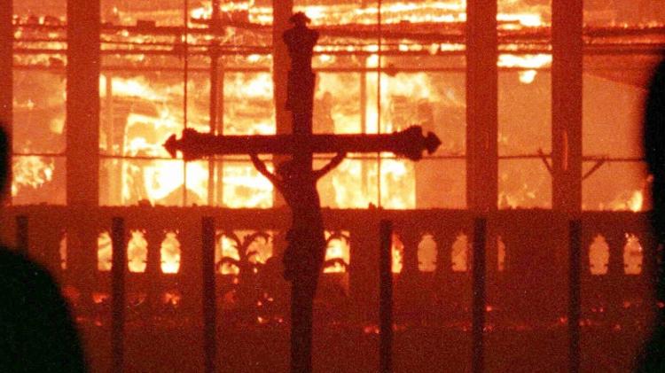 Capela do Santo Sudário, em Turim, pega fogo em 1997 - Claudio Papi/Reuters - Claudio Papi/Reuters
