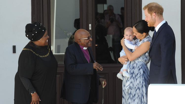Ex-arcebispo Desmond Tutu recebeu a família real na Fundação Tutu, na Cidade do Cabo - HENK KRUGER / AFP - HENK KRUGER / AFP