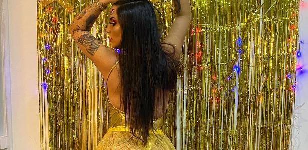 Só na transparência | Em clima de Carnaval, Perlla ousa em visual para show