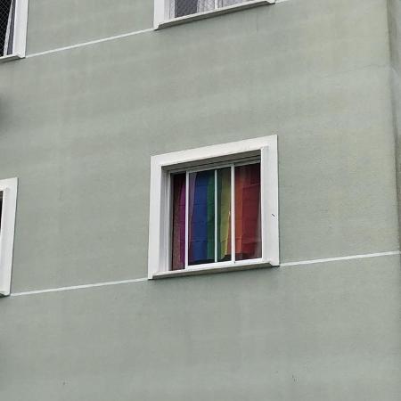 Moradores de condomínio em Joinville (SC) apoiam casal gay após bilhete anônimo em tom recriminatório - Reprodução