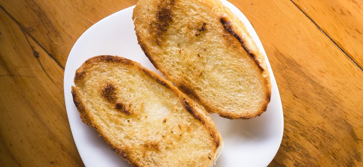 Manteiga na chapa deixa pãozinho com sabor único - Keiny Andrade/UOL