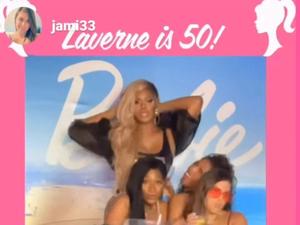 Um dos detalhes da festa é que os convidados podiam fotografar em um ambiente semelhante a caixa da boneca - Reprodução/Instagram  - Reprodução/Instagram 