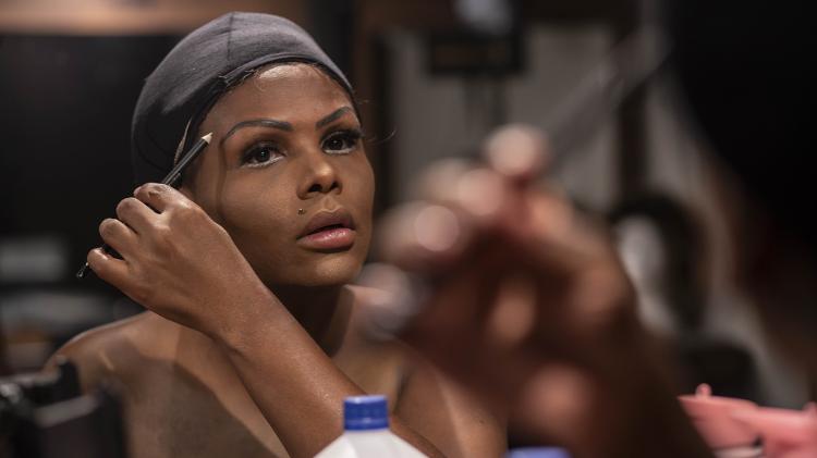 Atriz Diva do espetáculo ELAS BRILHAM que traz ao palco mulheres que levarão o público a uma viagem no tempo através da música. - Ricardo Borges/UOL - Ricardo Borges/UOL